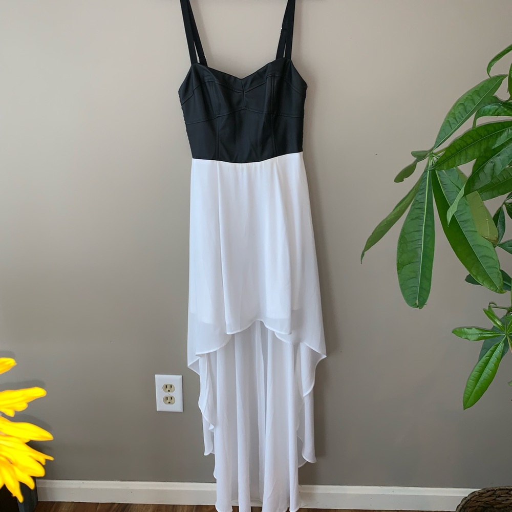 🚨 SUMMER Sale ☀️!! Black & White Maxi ✨🔥